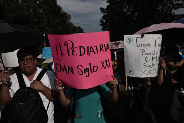 October 13, 2026, Mexico City, Cdmx, Mexico: Thousands of medical and healthcare workers from the Mexican Social Security Institute (IMSS) are staging a massive nationwide protest. In Mexico City, demonstrations are taking place at headquarters and hospitals, with the main march heading toward the union s offices; the march began at the government-run Siglo XXI Hospital which relies on federal funding and serves employees from various Mexican government agencies. The protest stems from workers demands for better working conditions, specifically addressing excessive workloads, unfilled vacancies across all departments, and the need for proper maintenance of clinical and hospital facilities as well as workplace safety standards. Other dema - ZUMAp204 20261013_zip_p204_037 Copyright: xJosuexPerezx