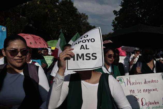 October 13, 2026, Mexico City, Cdmx, Mexico: Thousands of medical and healthcare workers from the Mexican Social Security Institute (IMSS) are staging a massive nationwide protest. In Mexico City, demonstrations are taking place at headquarters and hospitals, with the main march heading toward the union s offices; the march began at the government-run Siglo XXI Hospital which relies on federal funding and serves employees from various Mexican government agencies. The protest stems from workers demands for better working conditions, specifically addressing excessive workloads, unfilled vacancies across all departments, and the need for proper maintenance of clinical and hospital facilities as well as workplace safety standards. Other dema - ZUMAp204 20261013_zip_p204_038 Copyright: xJosuexPerezx