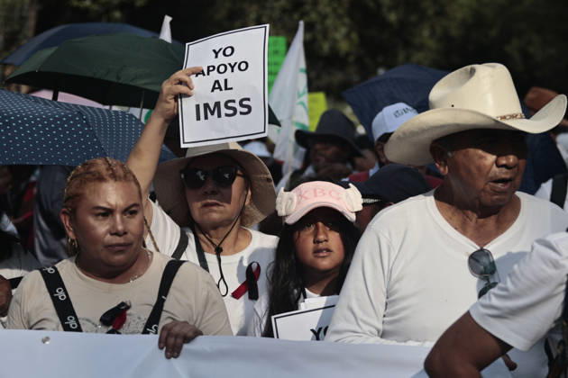 October 13, 2026, Mexico City, Cdmx, Mexico: Thousands of medical and healthcare workers from the Mexican Social Security Institute (IMSS) are staging a massive nationwide protest. In Mexico City, demonstrations are taking place at headquarters and hospitals, with the main march heading toward the union s offices; the march began at the government-run Siglo XXI Hospital which relies on federal funding and serves employees from various Mexican government agencies. The protest stems from workers demands for better working conditions, specifically addressing excessive workloads, unfilled vacancies across all departments, and the need for proper maintenance of clinical and hospital facilities as well as workplace safety standards. Other dema - ZUMAp204 20261013_zip_p204_048 Copyright: xJosuexPerezx