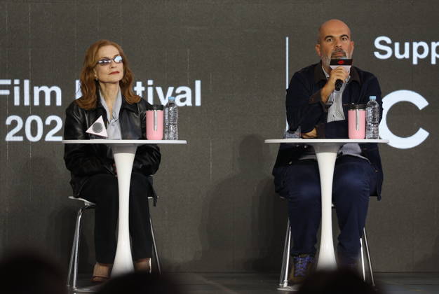 French director Marc Fitoussi and actress Isabelle Huppert at BIFF French director Marc Fitoussi and actress Isabelle Huppert at BIFF French director Marc Fitoussi (R) and actress Isabelle Huppert attend an open talk event at the 31st Busan International Film Festival (BIFF) at the Busan Cinema Center in the southeastern port city on Oct. 13, 2026. (Yonhap) 2026-10-14 12:24:44 <Copyright ¨Ï 1980-2026 YONHAPNEWS AGENCY. .> ºÎ»ê±¤¿ª½Ã EDITORIAL USE ONLY  Copyright: xx director ???x yonphotos257640