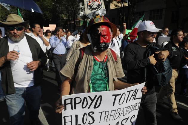 October 13, 2026: TO-45452- Mexico City, October 13, 2026: Workers from the Mexican Social Security Institute organized a massive march that set off from the Siglo XXI Medical Center in Mexico City. Photo: Ian Robles .com.mx - ZUMAcs4_ 20261013_faa_cs4_256 Copyright: xClasosx