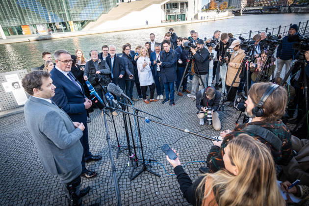 Lars Klingbeil, SPD Party Chairman and Federal Minister of Finance, and Alexander Schweitzer, Federal Minister of Labor-designate, at Friedrich-Ebert-Platz in front of the Bundestag building; introduction of the new Federal Minister of Labor on the day of his swearing-in by the SPD Party Chairman, Berlin, Germany, Friedrich-Ebert-Platz