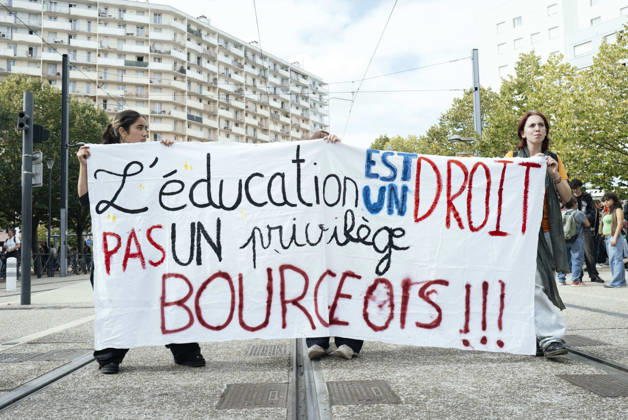 High School Student Mobilisation - Toulouse A banner reading - Education is a right, not a bourgeois privilege!!!. Act V of the secondary school and university students protests. Young people and the world of work are continuing their joint mobilisation and demands for adequate resources for education, better study conditions, an end to student precariousness, and access to housing. France, Toulouse, 13 October 2026. Photo by Patricia Huchot-Boissier AbacaPress.com. TOULOUSE OCCITANIE France  Copyright: xHuchot-BoissierxPatricia ABACAx