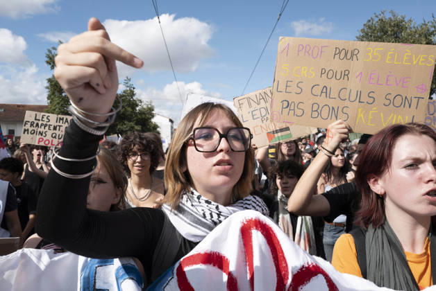 High School Student Mobilisation - Toulouse A young woman at the head of the procession. Act V of the secondary school and university students protests. Young people and the world of work are continuing their joint mobilisation and demands for adequate resources for education, better study conditions, an end to student precariousness, and access to housing. France, Toulouse, 13 October 2026. Photo by Patricia Huchot-Boissier AbacaPress.com. TOULOUSE OCCITANIE France  Copyright: xHuchot-BoissierxPatricia ABACAx