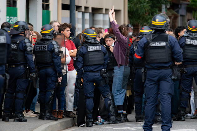 Student Protesters Clash With CRS In Toulouse - France Tense confrontation unfolds between protesters and Compagnies Républicaines de Sécurité (CRS) during a student demonstration in Toulouse, France on October 13, 2026. Photo by Nathan Barange ABACAPRESS.COM Toulouse HAUTE-GARONNE France  Copyright: xBarangexNathan ABACAx