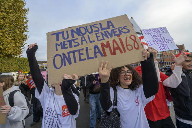 High School Students Demonstrate With Marine Tondelier In Lens - France High school students from Lens participate in a protest march through the streets of Lens, Pas de Calais, France on October 13, 2026, accompanied by political figures, teachers, and union representatives. Slogans displayed include Tu nous la mets à l envers, on te la mai 68 (You put it to us backwards, we ll give you May 68). Photo by Blanquart C ANDBZ ABACAPRESS.COM Lens Hauts-de-France France  Copyright: xBlanquartxCh ANDBZ ABACAx