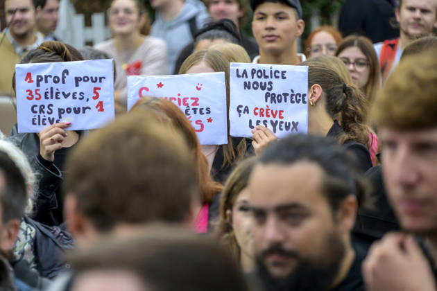 High School Students Demonstrate With Marine Tondelier In Lens - France High school students from Lens and surrounding areas march through the streets of Lens, Pas-de-Calais, France on October 13, 2026, accompanied by political figures, teachers and union representatives. Photo by Blanquart C ANDBZ ABACAPRESS.COM Lens Hauts-de-France France  Copyright: xBlanquartxCh ANDBZ ABACAx