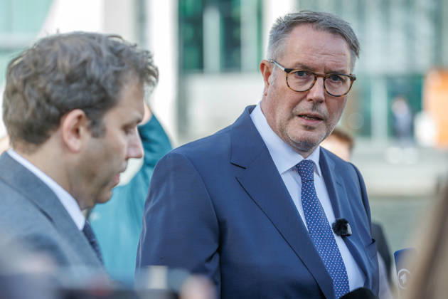 Alexander Schweitzer (SPD), Federal Minister of Labor and Social Affairs-designate, and Lars Klingbeil (SPD), Federal Minister of Finance, during a press statement; Alexander Schweitzer (SPD), Federal Minister of Labor and Social Affairs-designate, and Lars Klingbeil (SPD), Federal Minister of Finance, during a press statement in front of the Bundestag on Oc