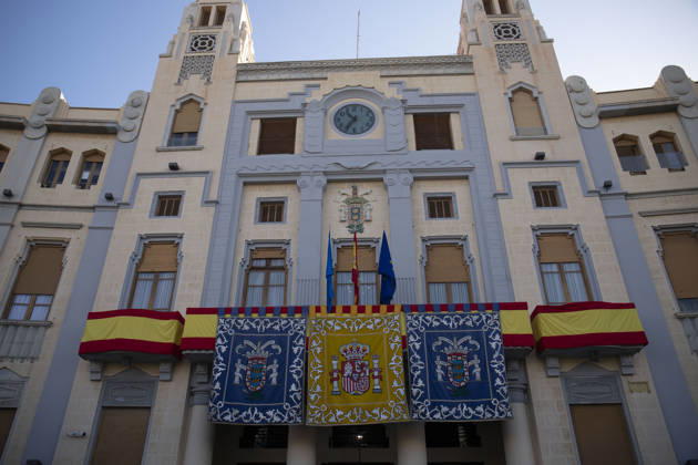 The King and Queen Visit the Autonomous City of Melilla Exterior of the Melilla Assembly Building prior to the visit by King Felipe VI and Queen Letizia on October 14, 2026, in Melilla, Spain. The King and Queen are making their first official visit to Melilla, where they have received a welcome just as enthusiastic as the one they received in Ceuta. In Ceuta, in addition to expressing their solidarity following the massive influx of migrants last July, the monarch wished to emphasize the Spanish identity of both autonomous cities. October 14, 2026, Melilla, Melilla, Spain  Copyright: xMohamedxBelkasenx 7844116