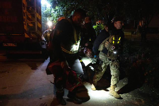 3 Dead and 19 Injured as Russian Missile Hits Residential Building - Kyiv Rescuers carry on a stretcher a person injured in a Russian missile strike on a nine-story residential building in Kyiv? Desnianskyi district, Ukraine, on October 14, 2026. Russia launched a massive ballistic missile attack on the capital. Three women were killed and 19 people were injured in the Desnianskyi district, including a seven-year-old girl. Apartments on the first through eighth floors of the building were also damaged Photo by Danylo Antoniuk Ukrinform ABACAPRESS.COM Kyiv Ukraine  Copyright: xUkrinform ABACAx