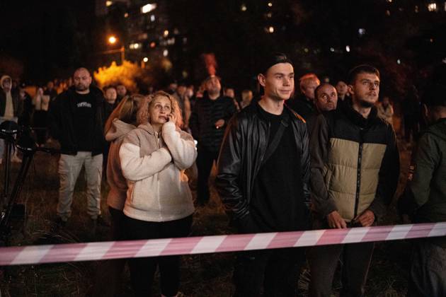 Ballistic missile strikes next to nine-story residential building in Desnianskyi district of Kyiv Local residents watch firefighters extinguish a fire that broke out following a Russian missile strike on a nine-story residential building in Kyiv’s Desnianskyi district, Ukraine, on October 14, 2026. Russia launched a massive ballistic missile attack on the capital. Three women were killed and 19 people were injured in the Desnianskyi district, including a seven-year-old girl. Apartments on the first through eighth floors of the building were also damaged, Credit:Danylo Antoniuk Ukrinform Avalon Ukraine, Kyiv  Copyright: xDanyloxAntoniukx xUkrinformx xAvalonx 1143212305