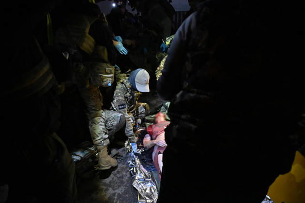3 Dead and 19 Injured as Russian Missile Hits Residential Building - Kyiv CAUTION, SENSITIVE CONTENT. A volunteer with the medical volunteer unit Crew13 stands near the body of a person killed in a Russian missile strike on a nine-story residential building in Kyiv? Desnianskyi district, Ukraine, on October 14, 2026. Russia launched a massive ballistic missile attack on the capital. Three women were killed and 19 people were injured in the Desnianskyi district, including a seven-year-old girl. Apartments on the first through eighth floors of the building were also damaged Photo by Oleksandr Klymenko Ukrinform ABACAPRESS.COM Kyiv Ukraine  Copyright: xKlymenkoxOleksandr Ukrinform ABACAx
