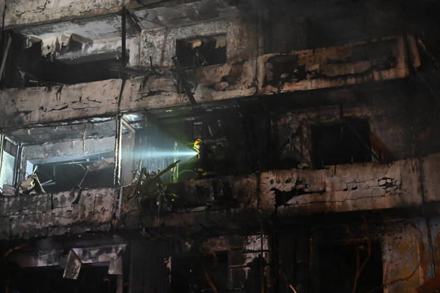 3 Dead and 19 Injured as Russian Missile Hits Residential Building - Kyiv A rescuer works at the site of a Russian missile strike on a nine-story residential building in Kyiv? Desnianskyi district, Ukraine, on October 14, 2026. Russia launched a massive ballistic missile attack on the capital. Three women were killed and 19 people were injured in the Desnianskyi district, including a seven-year-old girl. Apartments on the first through eighth floors of the building were also damaged Photo by Oleksandr Klymenko Ukrinform ABACAPRESS.COM Kyiv Ukraine  Copyright: xKlymenkoxOleksandr Ukrinform ABACAx
