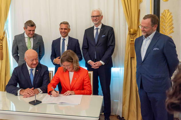 October 14, 2026 Press Conference on the Central Industrial Strategy: Federal Chancellor Christian Stocker (ÖVP), CFO Manuela Waldner (ÖBB), Federal Minister for Innovati