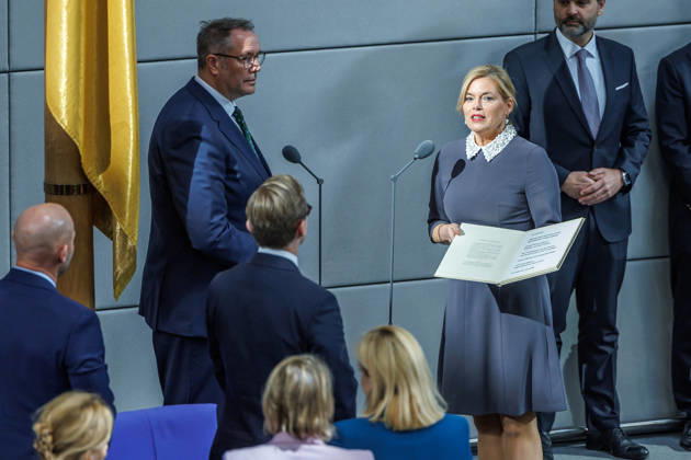 Bundestag: Alexander Schweitzer (SPD), Federal Minister of Labor and Social Affairs, was sworn in by Bundestag President Julia Kloeckner at the German Bundestag on October 10, 2026, in Berlin, Berlin, Berlin, Germany, Bundestag