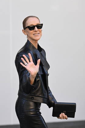 Céline Dion greets her fans as she leaves theRoyal Monceau Hotel in Paris before heading to the La Plénitude Arena in Paris La Défense to continue her concert series on October 14, 2026. Pierre Perusseau, Bestimage. Céline Dion greets fans as she leaves the Royal Monceau Hotel in Paris before heading to the La Plénitude Arena in Paris La Défense to continue her concert series on October 14, 2026, Paris, France  Copyright: xPierrexPerusseaux xBestimagexPierrexPerusseaux xBestimagex