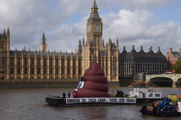 October 14, 2026, London, England, United Kingdom: Campaigners inflate a giant ˜poo™ on the River Thames outside the Parliament, calling on the UK government to act on sewage pollution. London United Kingdom - ZUMAv130 20261014_zip_v130_002 Copyright: xVukxValcicx