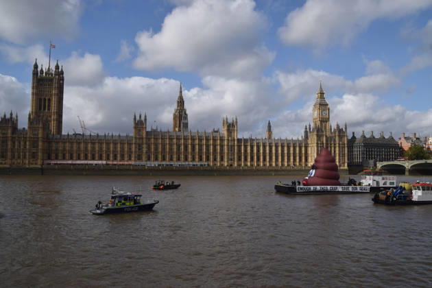 October 14, 2026, London, England, United Kingdom: Campaigners inflate a giant ˜poo™ on the River Thames outside the Parliament, calling on the UK government to act on sewage pollution. London United Kingdom - ZUMAv130 20261014_zip_v130_004 Copyright: xVukxValcicx