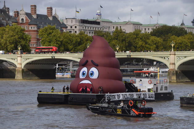 October 14, 2026, London, England, United Kingdom: Campaigners inflate a giant ˜poo™ on the River Thames outside the Parliament, calling on the UK government to act on sewage pollution. London United Kingdom - ZUMAv130 20261014_zip_v130_007 Copyright: xVukxValcicx