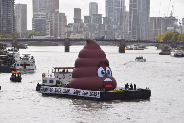 October 14, 2026, London, England, United Kingdom: Campaigners inflate a giant ˜poo™ on the River Thames outside the Parliament, calling on the UK government to act on sewage pollution. London United Kingdom - ZUMAv130 20261014_zip_v130_008 Copyright: xVukxValcicx