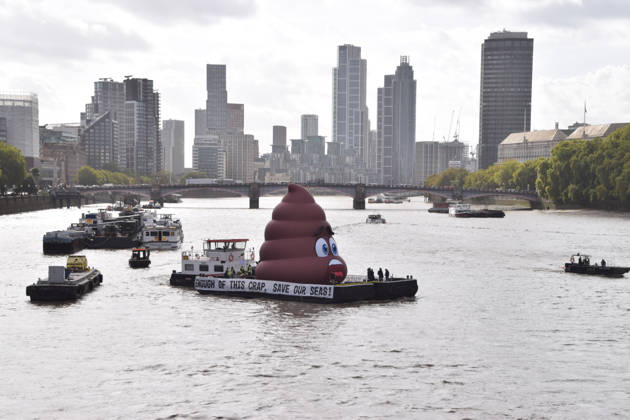 October 14, 2026, London, England, United Kingdom: Campaigners inflate a giant ˜poo™ on the River Thames outside the Parliament, calling on the UK government to act on sewage pollution. London United Kingdom - ZUMAv130 20261014_zip_v130_011 Copyright: xVukxValcicx