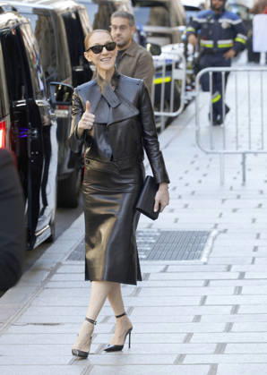 Céline Dion greets her fans as she leaves theRoyal Monceau Hotel in Paris before heading to the La Plénitude Arena at Paris La Défense to continue her concert series on October 14, 2026 Christophe Aubert Bestimage Céline Dion greets fans as she leaves the Royal Monceau Hotel in Paris before heading to the La Plénitude Arena at Paris La Défense to continue her concert series on October 14, 2026, Paris, France  Copyright: xChristophexAubertx xBestimagexChristophexAubertx xBestimagex