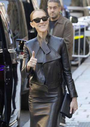 Céline Dion greets her fans as she leaves theRoyal Monceau Hotel in Paris before heading to the La Plénitude Arena at Paris La Défense to continue her concert series on October 14, 2026 Christophe Aubert Bestimage Céline Dion greets fans as she leaves the Royal Monceau Hotel in Paris before heading to the La Plénitude Arena at Paris La Défense to continue her concert series on October 14, 2026, Paris, France  Copyright: xChristophexAubertx xBestimagexChristophexAubertx xBestimagex