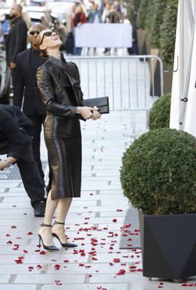 Céline Dion greets her fans as she leaves theRoyal Monceau Hotel in Paris before heading to the La Plénitude Arena at Paris La Défense to continue her concert series on October 14, 2026 Christophe Aubert Bestimage Céline Dion greets fans as she leaves the Royal Monceau Hotel in Paris before heading to the La Plénitude Arena at Paris La Défense to continue her concert series on October 14, 2026, Paris, France  Copyright: xChristophexAubertx xBestimagexChristophexAubertx xBestimagex