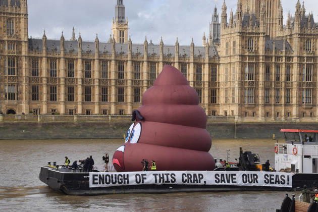 October 14, 2026, London, England, United Kingdom: Campaigners inflate a giant ˜poo™ on the River Thames outside the Parliament, calling on the UK government to act on sewage pollution. London United Kingdom - ZUMAv130 20261014_zip_v130_028 Copyright: xVukxValcicx