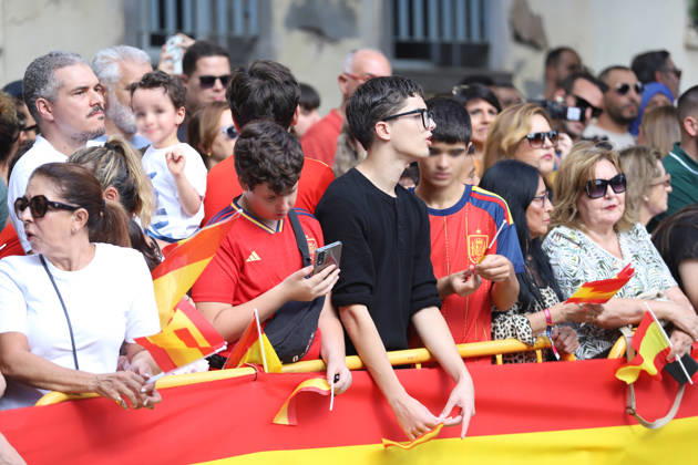 The King and Queen Visit the Autonomous City of Melilla A large crowd gathers ahead of a visit by King Felipe VI and Queen Letizia to the Pintor Eduardo Morillas Preschool and Elementary School on October 14, 2026, in Melilla, Spain. The King and Queen are making their first official visit to Melilla, where they have received a welcome just as enthusiastic as the one they received in Ceuta. There, in addition to expressing their solidarity following the massive influx of migrants last July, the monarch wished to emphasize the Spanish identity of both autonomous cities. OCTOBER 14, 2026 PIXELATED Melilla Melilla, Spain  Copyright: xMohamedxBelkasenx 7844972