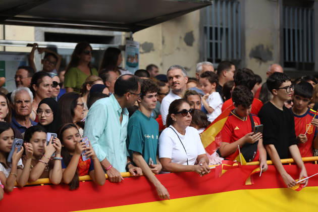 The King and Queen Visit the Autonomous City of Melilla A large crowd gathers ahead of a visit by King Felipe VI and Queen Letizia to the Pintor Eduardo Morillas Preschool and Elementary School on October 14, 2026, in Melilla, Spain. The King and Queen are making their first official visit to Melilla, where they have received a welcome just as enthusiastic as the one they received in Ceuta. There, in addition to expressing their solidarity following the massive influx of migrants last July, the monarch wished to emphasize the Spanish identity of both autonomous cities. OCTOBER 14, 2026 PIXELATED Melilla Melilla, Spain  Copyright: xMohamedxBelkasenx 7844973