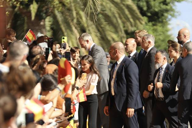 The King and Queen Visit the Autonomous City of Melilla King Felipe VI and Queen Letizia during a visit to the Pintor Eduardo Morillas Preschool and Elementary School on October 14, 2026, in Melilla, Spain. The King and Queen are making their first official visit to Melilla, where they have received a welcome just as enthusiastic as the one they received in Ceuta. In Ceuta, in addition to expressing their solidarity following the massive influx of migrants last July, the monarch wished to emphasize the Spanish identity of both autonomous cities. OCTOBER 14, 2026 PIXELATED Melilla Melilla, Spain  Copyright: xMohamedxBelkasenx 7845022