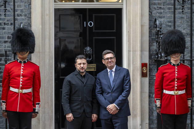 October 14, 2026, London, London, UK: LONDON, UK. Volodymyr Zelensky, President of Ukraine, visits Downing Street for talks with Andy Burnham, Prime Minister, who will underline the UK s rock-solid support for Ukraine as long as it takes. The 12th Company Irish Guards stood either side of the door of Number 10. London UK  - ZUMAl94_ 20261014_zaf_l94_040 Copyright: xStephenxChungx