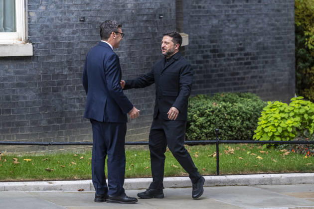 October 14, 2026, London, London, UK: LONDON, UK. Volodymyr Zelensky, President of Ukraine, visits Downing Street for talks with Andy Burnham, Prime Minister, who will underline the UK s rock-solid support for Ukraine as long as it takes. The 12th Company Irish Guards stood either side of the door of Number 10. London UK  - ZUMAl94_ 20261014_zaf_l94_047 Copyright: xStephenxChungx