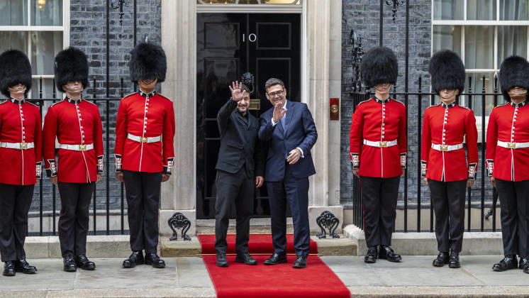 October 14, 2026, London, London, UK: LONDON, UK. Volodymyr Zelensky, President of Ukraine, visits Downing Street for talks with Andy Burnham, Prime Minister, who will underline the UK s rock-solid support for Ukraine as long as it takes. The 12th Company Irish Guards stood either side of the door of Number 10. London UK  - ZUMAl94_ 20261014_zaf_l94_049 Copyright: xStephenxChungx