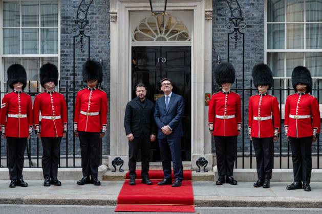 October 14, 2026, London, England, United Kingdom: British Prime Minister Andy BURNHAM welcomes Ukrainian President Volodymyr ZELENSKYY outside 10 Downing Street in London, United Kingdom, ahead of their meeting to discuss support for Ukraine. London United Kingdom  - ZUMAk172 20261014_zip_k172_069 Copyright: xThomasxKrychx