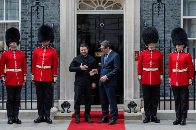October 14, 2026, London, England, United Kingdom: British Prime Minister Andy BURNHAM welcomes Ukrainian President Volodymyr ZELENSKYY outside 10 Downing Street in London, United Kingdom, ahead of their meeting to discuss support for Ukraine. London United Kingdom - ZUMAk172 20261014_zip_k172_068 Copyright: xThomasxKrychx