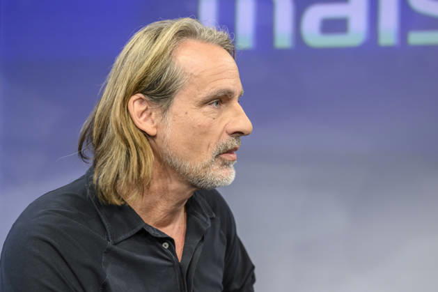 Pictured, from left: Richard David Precht, philosopher, GER, Berlin, studio, guest on *Maischberger*, a political talk show, TV program, hosted by Sandra Maischberger, Das Erste, from Adlershof – Studio 20, October 14, 2026, Copyright: HMBxMedia UwexKoch