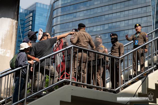 October 15, 2026, Bangkok, Thailand: BANGKOK, THAILAND, OCTOBER 15, 2026: Civil society activists march in Bangkok to protest against the World Bank and the International Monetary Fund during their 2026 Annual Meetings. Demonstrators carry banners and signs opposing the institutions as organisers seek police permission to demonstrate outside the Queen Sirikit National Convention Center. Bangkok Thailand - ZUMAq101 20261015_zna_q101_037 Copyright: xPanawatxSeangsotgx
