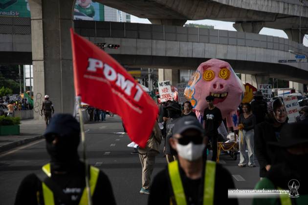 October 15, 2026, Bangkok, Thailand: BANGKOK, THAILAND, OCTOBER 15, 2026: Civil society activists march in Bangkok to protest against the World Bank and the International Monetary Fund during their 2026 Annual Meetings. Demonstrators carry banners and signs opposing the institutions as organisers seek police permission to demonstrate outside the Queen Sirikit National Convention Center. Bangkok Thailand - ZUMAq101 20261015_zna_q101_038 Copyright: xPanawatxSeangsotgx