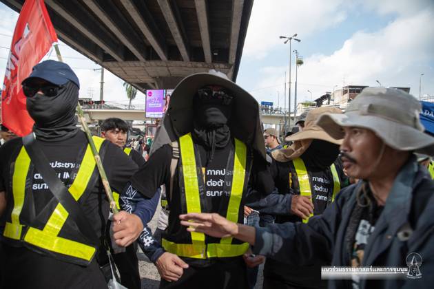 October 15, 2026, Bangkok, Thailand: BANGKOK, THAILAND, OCTOBER 15, 2026: Civil society activists march in Bangkok to protest against the World Bank and the International Monetary Fund during their 2026 Annual Meetings. Demonstrators carry banners and signs opposing the institutions as organisers seek police permission to demonstrate outside the Queen Sirikit National Convention Center. Bangkok Thailand - ZUMAq101 20261015_zna_q101_044 Copyright: xPanawatxSeangsotgx