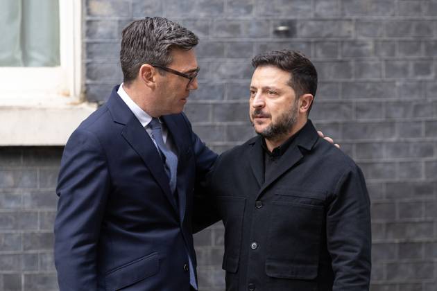 Ukrainian President Volodymyr Zelensky meets with British Prime Minister Andy Burnham at Downing Street, London, UK - 14 Oct 2026 (L-R), British Prime Minister Andy Burnham greets Ukrainian President Volodymyr Zelensky in 10 Downing Street , London Ukrainian President Volodymyr Zelensky meets with British Prime Minister Andy Burnham at Downing Street. They are joined by members of the Kings Guard London United Kingdom Copyright: xPhilxLewisx xSOPAxImagesx Phil-Lewis-1458709