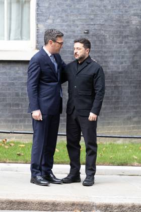 Ukrainian President Volodymyr Zelensky meets with British Prime Minister Andy Burnham at Downing Street, London, UK - 14 Oct 2026 (L-R), British Prime Minister Andy Burnham greets Ukrainian President Volodymyr Zelensky in 10 Downing Street , London Ukrainian President Volodymyr Zelensky meets with British Prime Minister Andy Burnham at Downing Street. They are joined by members of the Kings Guard London United Kingdom Copyright: xPhilxLewisx xSOPAxImagesx Phil-Lewis-1458710
