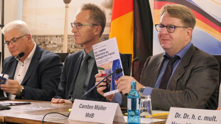 October 14, 2026, Berlin, Germany: German Member of the Bundestag, Carsten Müller seen holding up the policy paper booklet titled Iran – Innerer Widerstand als strategischer Faktor while seated by MPs ,Axel Knoerig and Detlef Seif. The conference, titled Iran in Crisis: The Democratic Solution and Germany s Responsibility, was organized by the German Solidarity Committee for a Free Iran (DSFI) and the Association of German-Iranians (GDI) at Hopfingerbräu am Brandenburger Tor in Berlin, Germany, on October 14, 2026. The conference brought together German federal lawmakers, former diplomats, and witnesses to discuss human rights, democratic prospects for Iran, and an open letter signed by 80 German dignitaries protesting the Friedrich - ZUMAs197 20261014_aaa_s197_460 Copyright: xSiavoshxHosseinix
