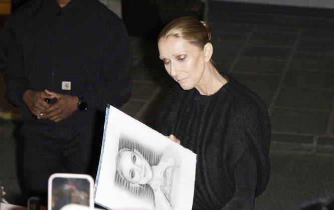 Céline Dion greets her fans as she arrives at the Royal Monceau hotel in Paris after her concert at the Plénitude Arena in Paris La Défense on October 14, 2026. Christophe Aubert, Bestimage. Céline Dion greets her fans as she arrives at the Royal Monceau hotel in Paris after her concert at the Plénitude Arena in Paris La Défense on October 14, 2026, Paris, France  Copyright: xChristophexAubertx xBestimagexChristophexAubertx xBestimagex
