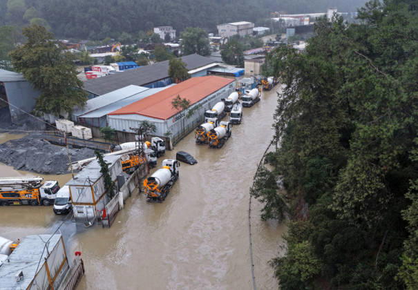 Heavy rainfall floods roads in Istanbul’s Sariyer district ISTANBUL, TURKIYE - SEPTEMBER 15: An aerial view of roads submerged in floodwater following heavy rainfall in Sariyer and surrounding areas in Istanbul, Turkiye, on October 15, 2026. Huseyin Cakmak Anadolu Istanbul Turkey. Editorial use only. Please get in touch for any other usage.  Copyright: x2026xAnadoluxHuseyinxCakmakx