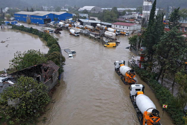 Heavy rainfall floods roads in Istanbul’s Sariyer district ISTANBUL, TURKIYE - SEPTEMBER 15: An aerial view of roads submerged in floodwater following heavy rainfall in Sariyer and surrounding areas in Istanbul, Turkiye, on October 15, 2026. Huseyin Cakmak Anadolu Istanbul Turkey. Editorial use only. Please get in touch for any other usage.  Copyright: x2026xAnadoluxHuseyinxCakmakx