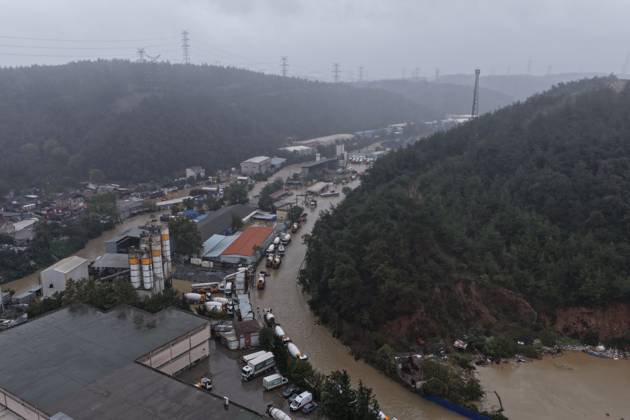 Heavy rainfall floods roads in Istanbul’s Sariyer district ISTANBUL, TURKIYE - OCTOBER 15: An aerial view shows overflowing waters and flooded streets following heavy downpours in the Sariyer district of Istanbul, Turkiye on October 15, 2026. Sudden torrential rains caused water accumulation and localized flooding across thoroughfares, prompting municipal teams to carry out drainage and intervention operations. Huseyin Cakmak Anadolu Istanbul Turkey. Editorial use only. Please get in touch for any other usage.  Copyright: x2026xAnadoluxHuseyinxCakmakx
