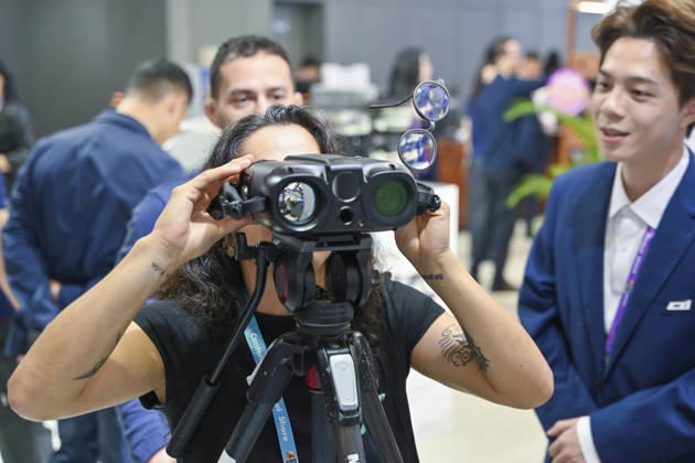 GUANGZHOU, CHINA - OCTOBER 15: An overseas buyer experiences a photoelectric night vision telescope during the 140th China Import and Export Fair (Canton Fair) on October 15, 2026 in Guangzhou, Guangdong Province of China. The fair runs in three phases until November 4, covering a total exhibition area of 1.55 million square meters.  Copyright: xChinaxNewsxServicex 111674428516