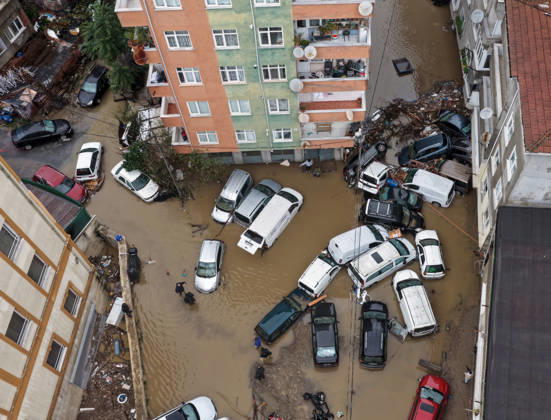 Flash floods leave vehicles damaged in Istanbul s Sariyer district ISTANBUL, TURKIYE - OCTOBER 15: An aerial view of vehicles damaged by flash floods following torrential rainfall in the Sariyer district of Istanbul, Turkiye, on October 15, 2026. The downpour triggered severe flooding in the district s Ayazaga neighborhood, sweeping away vehicles, inundating businesses and prompting rescue and evacuation operations. Huseyin Cakmak Anadolu Istanbul Turkey. Editorial use only. Please get in touch for any other usage.  Copyright: x2026xAnadoluxHuseyinxCakmakx